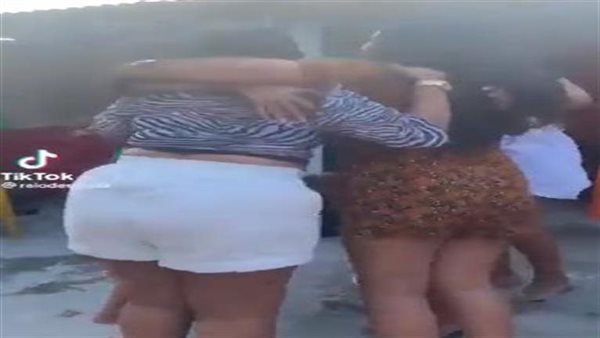 فيديو صادم.. الأرض تبتلع مجموعة سيدات بعد رقصة في عيد ميلاد | شاهد