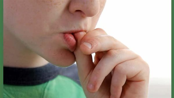 تعرف عليها..أسباب قضم الأظافر لدى الأطفال