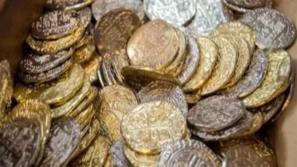 ما القصة؟.. زوجان يعثران بالصدفة على كنز أسفل المطبخ