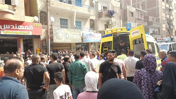 دافع عن شقيقته حتى الموت..لحظة سحل شاب بالإسماعيلية أثناء مشاجرة مع سائق تاكسي | شاهد