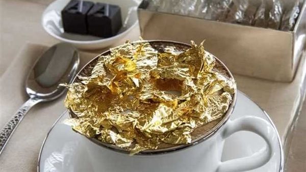 الكوب بـ35 ألف جنيه.. «كابتشينو بالذهب» يثير ضجة على مواقع التواصل | شاهد