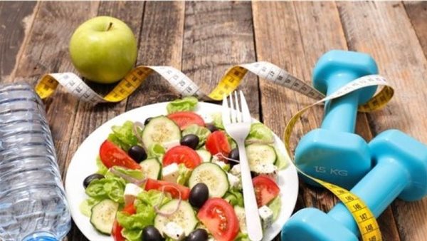 الدهون هتتراكم على قلبك.. أخصائية تغذية تحذر من تناول الطعام ليلا