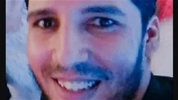 حرض على إيذاء غير المحجبات.. القصة الكاملة لفصل شاب يعمل بالإمارات وترحيله بسبب قص شعر الفتيات | شاهد