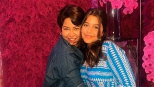 بعد دخول والدتها المستشفى للعلاج.. تصرف صادم لابنة شيرين عبد الوهاب