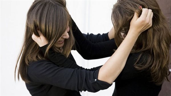 واقعة ولا في الخيال.. زوجة تكتشف أن لها ضُرة في لايف على فيسبوك وهكذا تصرفت | شاهد