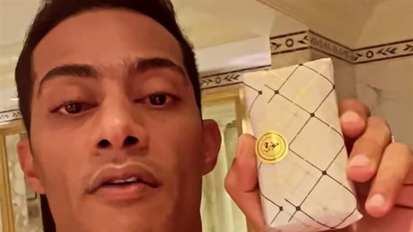 سعرها 55 ألف جنيه.. معلومات مثيرة عن صابونة محمد رمضان المصنوعة من الذهب | فيديو