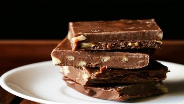 وفقا لشروط معينة..ماذا يحدث لجسمك إذا تناولت الشوكولاتة بشكل يومي؟ 