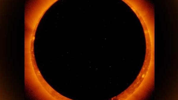 كسوف الشمس.. نصائح عاجلة من معهد الفلك لخطورة الكسوف على البصر | بث مباشر