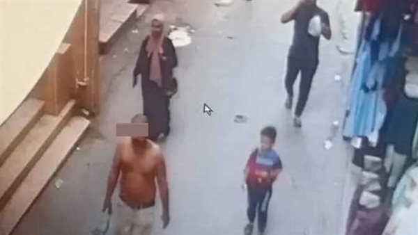 تعدى على شاب وقطع يد والدته أمام المارة..التفاصيل الكاملة لسقوط سفاح دمياط | فيديو صادم