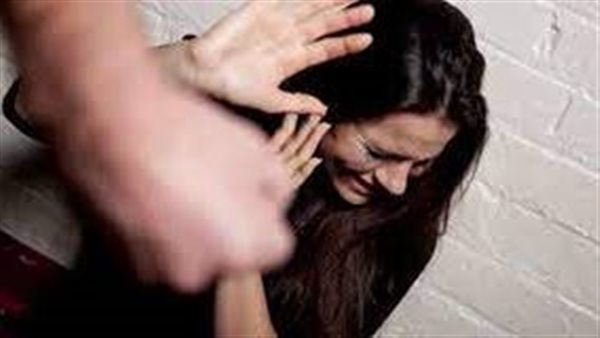 رماني بعد 27 سنة.. فايزة: جوزي طردني ومرتبه 40 ألف جنيه 