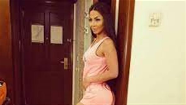 في غرفة نومي.. دوللي شاهين: زوجي خانني ووجدت أشياء نسائية في بيتي