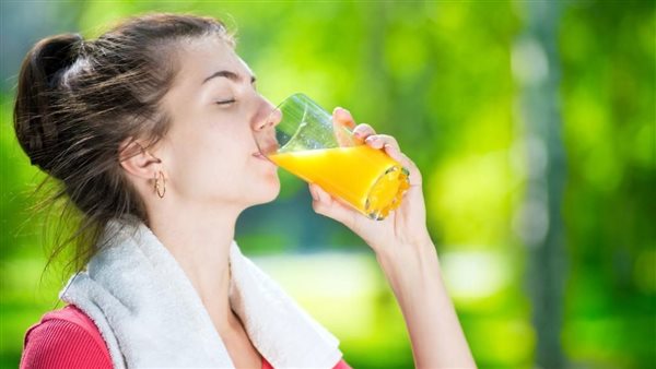 طبيب شهير يكشف علاقته بالمخ والقلب.. فوائد لا تعرفها عن عصير البرتقال 