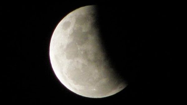 زخة الأسديات وخسوف القمر.. تفاصيل 11 ظاهرة فلكية خلال شهر نوفمبر