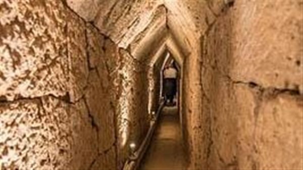 1300 متر أوله في اليابسة وآخره داخل البحر.. حكاية النفق الأثري الغامض في الإسكندرية | شاهد