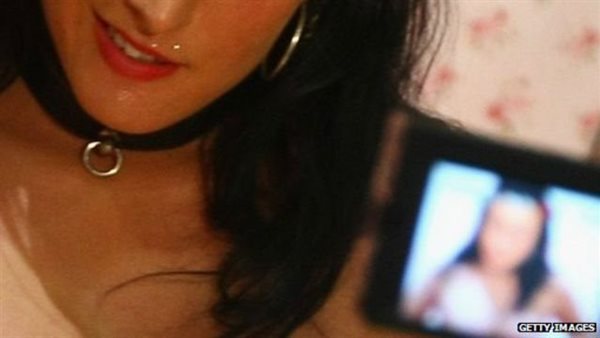 بفرمان رسمي.. أول دولة عربية تحجب المواقع الإباحية