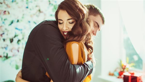 فوائد مذهلة..دراسة توضح تأثير العناق على الصحة