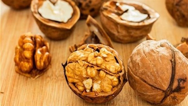 هذا ما يحدث لجسمك.. تأثير تناول الجوز على صحتك