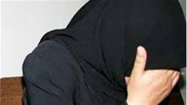 ضربته بالشبشب على وجهه وكسرت نفسه مع عشيقي.. اعترافات صادمة للمتهمة بقتل زوجها وممارسة الرذيلة أمامه في بولاق 