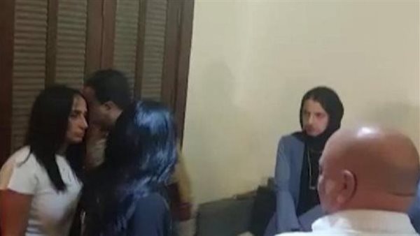 صرخت في وجهه.. لحظة طرد سمية الخشاب لعامل النظافة من لوكيشن التصوير | فيديو