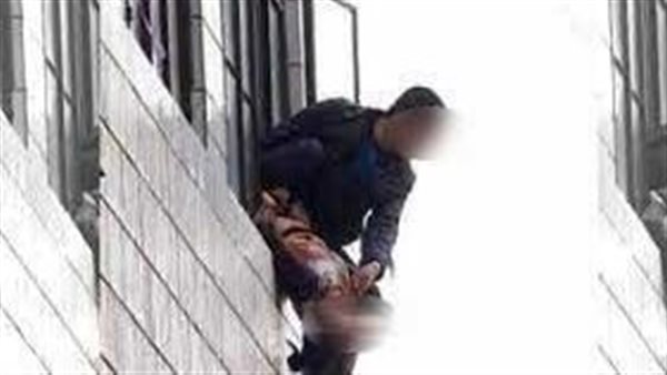 تفاصيل مثيرة.. صياد يلقي زوجته من شرفة المنزل في الدقهلية 