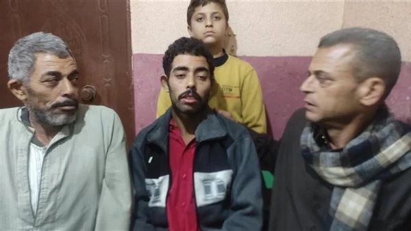 مين اللي دفناه وخدنا عزاه؟.. أول تعليق من أسرة شاب المنوفية العائد بعد 25 يوما من جنازته