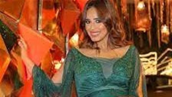 نزيف مستمر والطفل متوفي في بطنك.. رنا سماحة تكشف تفاصيل أزمتها الصحية | شاهد