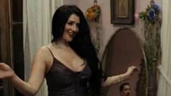 حقنة بوتكس.. صور صادمة جديدة لـ غادة عبد الرازق | شاهد