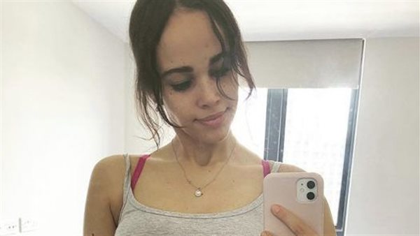 بفيديو جديد.. ابنة عمرو دياب تظهر بفستان أعلى الركبة | شاهد