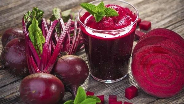 لن تتوقع..ماذا يحدث للجسم عند تناول عصير البنجر والرمان على الريق؟