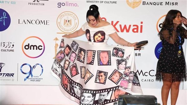 أزمة وطرد.. فستان هند عاكف يثير جدلا في افتتاح مهرجان القاهرة السينمائي