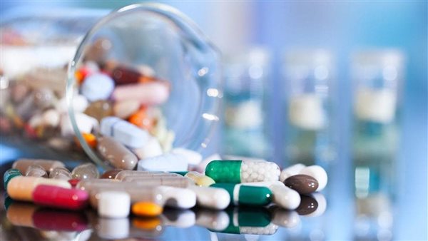 لا تكسرها أو تسحقها.. احذر: 4 أمور تجنب فعلها عند تناول الأدوية