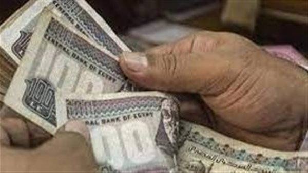 بعد تصديق الرئيس السيسي.. من هم المستفيدون بـ300 جنيه علاوة غلاء شهريا؟