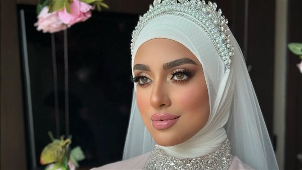 ولا بمليون جنيه.. بلوجر شهيرة تثير ضجة بفستانها في حفل زفافها | شاهد