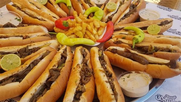 لو بتاكل من على العربية.. طريقة وحيدة لمعرفة نوع الساندويش كبدة ولا دم مجمد 