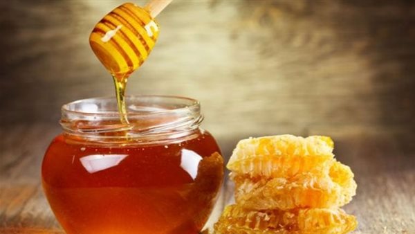 فوائد مذهلة..ماذا يحدث لجسمك عند تناول ملعقة عسل أبيض على الريق؟