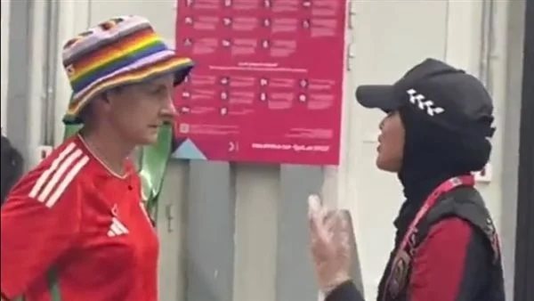تحدت السلطات القطرية.. طرد مشجعة ويلز من المونديال بعد هذا الفيديو | شاهد