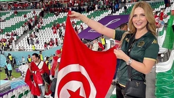 فتنت الجماهير بجمالها.. من هي مشجعة ديزني في مونديال قطر 2022 ؟ | شاهد