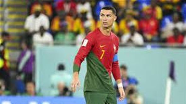 أخرج شيئا من سرواله الداخلي وأكله.. فيديو كريستيانو رونالدو يثير الجدل | شاهد