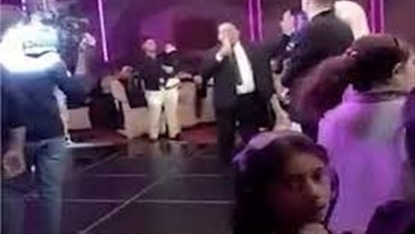 لن تتخيل ما قاله.. والد عروس دمياط يعلن سبب تطليق زوجته أمام معازيم زفاف ابنته