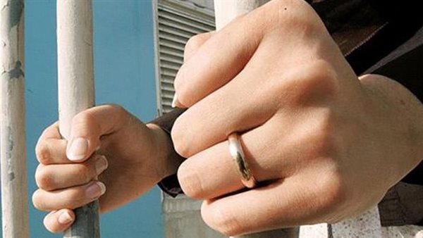  ربطته ومزقت جسده بـ11 طعنة.. تفاصيل صادمة في القبض على سيدة قتلت أخيها القعيد بالأقصر