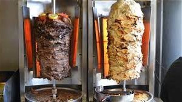 مافيهاش لحمة.. أسرار مرعبة عن ساندوتشات الشاورما بالمطاعم
