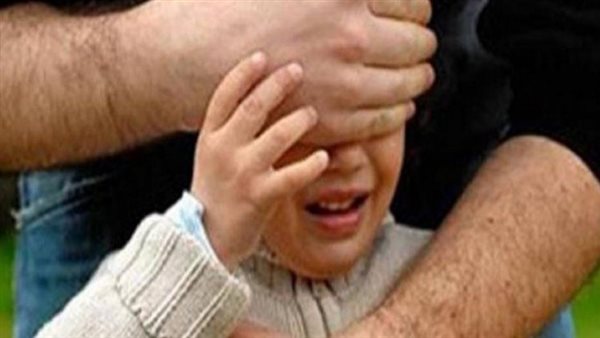 عمرها 3 سنوات.. رجل يقتل ابنة شقيقه بعد فشله في الاعتداء عليها وسط الزراعات 