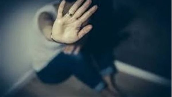 تعذيب وحروق..عاملة بمدرسة وزوجها يعتديان على سيدة في الجيزة