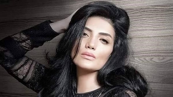 فقدت الأمومة وعظاما بالقفص الصدري.. أزمات في حياة حورية فرغلي