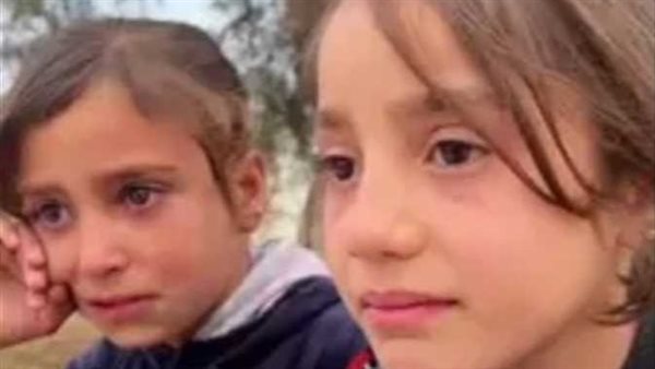 تبكيان جوعًا وبردا.. مقطع فيديو مؤثر لطفلة سورية وشقيقتها يحدث ضجة على السوشيال ميديا | شاهد