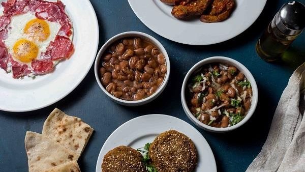 لن تتوقع..هذا ما يحدث لجسمك عند تناول الفول والطعمية يوميا