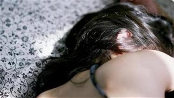 ليلة حمرا وحشيش.. عزم أصدقاءه بمنزله فانتهت بحفلة في أحضان زوجته