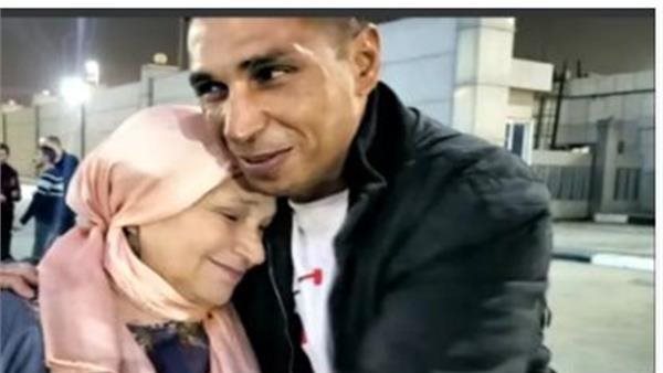 أشبه بالخيال.. وسام يعود لأمه من الموت بعد 43 عامًا | شاهد
