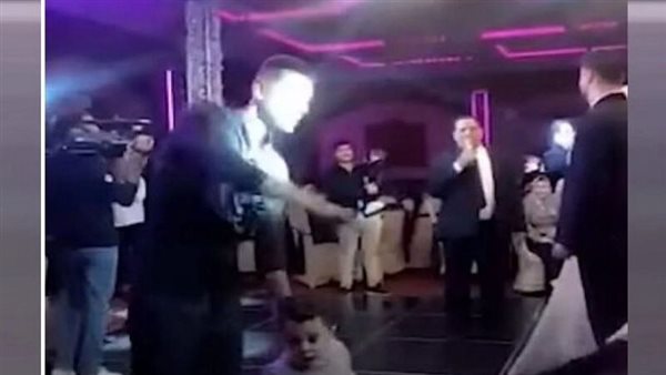 كسر فرحة بنته..القصة الكاملة لطلاق أب لزوجته أثناء فرح ابنتهما بدمياط وأمام المعازيم | شاهد