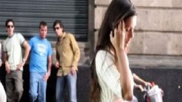 معاكسة تنتهي بعلقة ساخنة.. تفاصيل مشاجرة واستغاثة فتاة بالإسكندرية